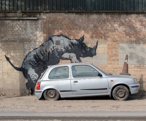 Banksy rhino mounting - banksy,, car